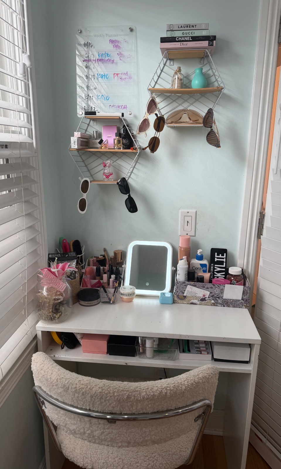 Vanity & Beauty Station